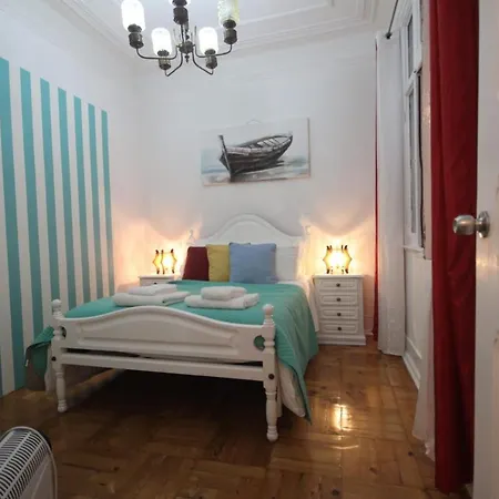 ゲストハウス Nautic M1 R2 - Classy & Cozy Double With Shared Bathroom In Marques Pombal リスボン