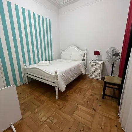 Nautic M1 R2 - Classy & Cozy Double With Shared Bathroom In Marques Pombal ゲストハウス